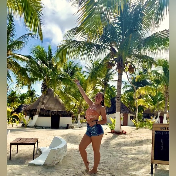 Meet your Posher, Jenny π - Picture 1 of 2